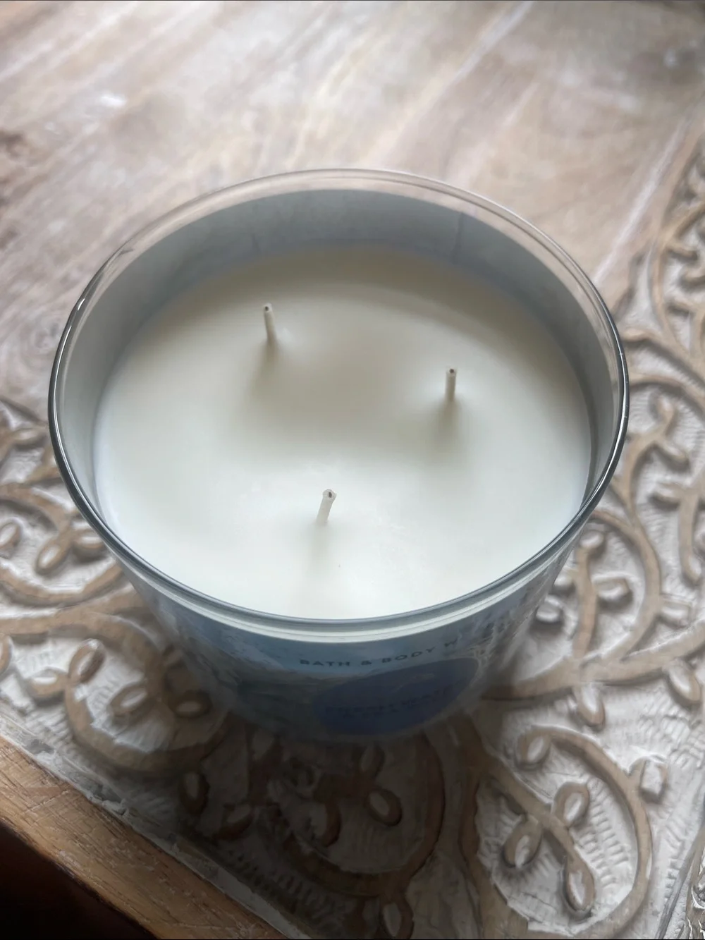 Bath & Body Works Fresh Water & Sea Salt Candle - Light Blue & Silver
